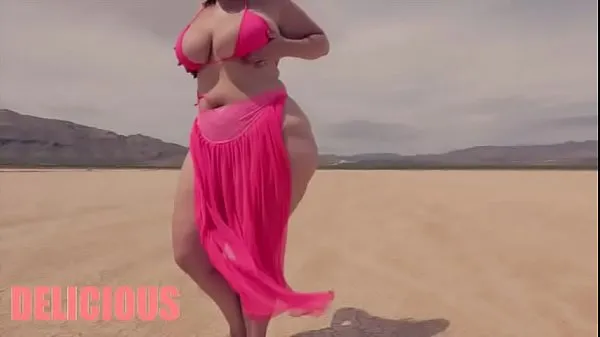 गर्म Queen Delicious On Demand dancing in the desert गर्म फिल्में