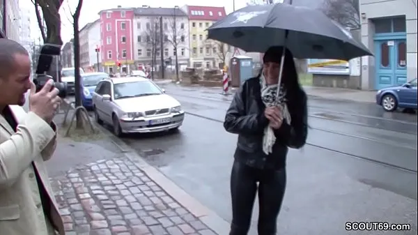 Kuumia Teeny is approached on the street and fucked for money lämpimiä elokuvia