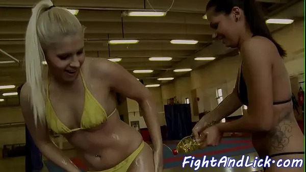 Populárne Oil wrestling lesbos queening each other horúce filmy