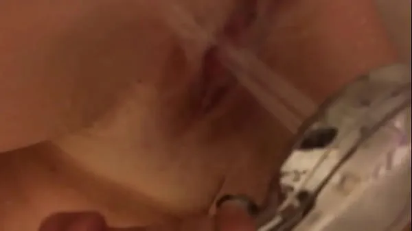 Menő girl cums hard using showerhead meleg filmek
