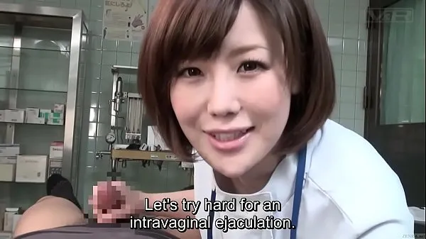 Une femme médecin japonaise sous-titrée CFNM donne une branlette à une patiente Films chauds