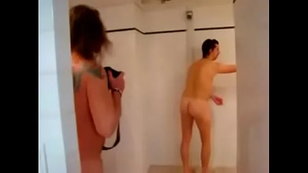 Naked rugby players get touchy feely in the showers Film hangat yang hangat