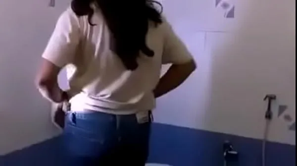 Kuumia Shilpa Lucknow Bhabhi Filmed And Fucked In Bathroom By Her Horny Husband lämpimiä elokuvia