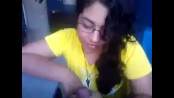 गर्म Mexican girl makes a blowjob to his boyfriend for the first time गर्म फिल्में