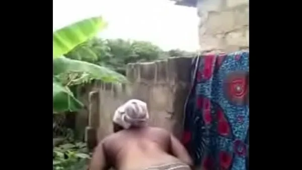 Hotte Busola Naija Girl Bathing Video Busted Online varme film