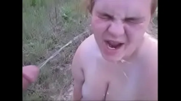 Kuumia Hot Wife Gets Pissed & Spit On While Sucking Dick Swallowing A Mouth Full Of Cum lämpimiä elokuvia