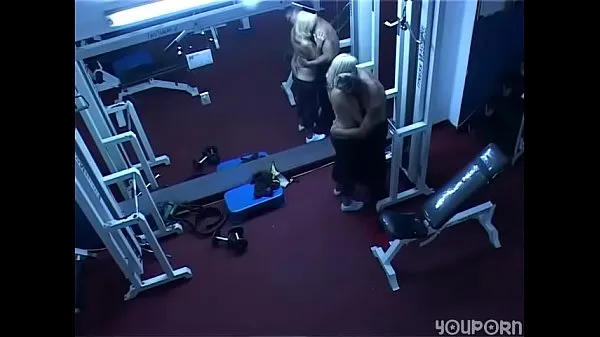 Vroči Friends Caught fucking at the Gym - Spy Cam topli filmi