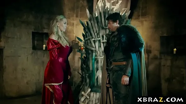 Vroči Game of thrones parody where the queen gets gangbanged topli filmi