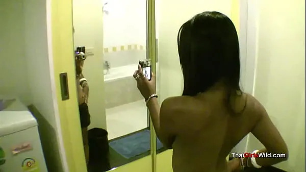 Film caldi Una ragazza cornea thailandese fa sesso a un turista fortunatocaldi