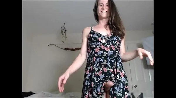 뜨거운 Shemale in a Floral Dress Showing You Her Pretty Cock 따뜻한 영화