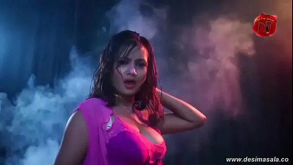 ภาพยนตร์ยอดนิยม desimasala.co - Bhojpuri auntys huge cleavage and bouncing boobs show song เรื่องอบอุ่น