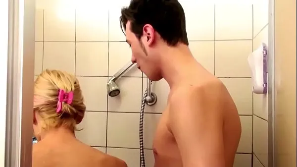 German Step-Mom help Son in Shower and Seduce to Fuck Film hangat yang hangat