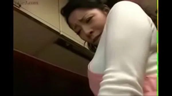 Heiße Japanische Frau und Junge im Küchenspaßwarme Filme