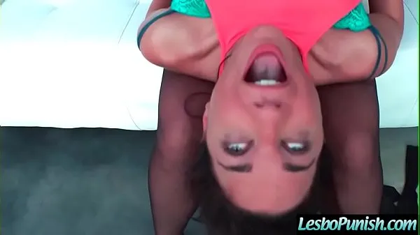 Nóng Punish Hard Sex Using Sex Toys Between Lesbians (Phoenix Marie & Amara Romani) video-27 Phim ấm áp