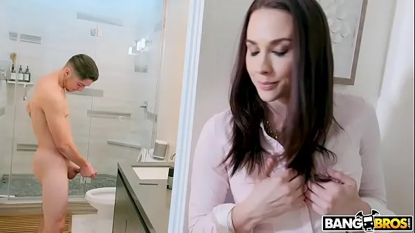Heiße BANGBROS - Stiefmutter Chanel Preston erwischt den Sohn beim Wichsen im Badezimmerwarme Filme