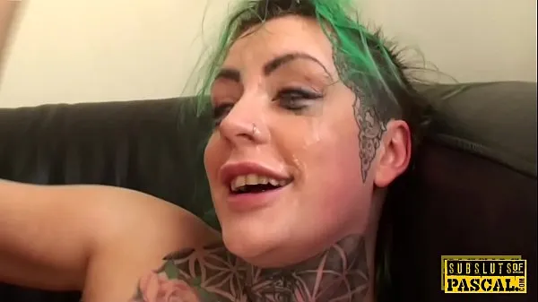Quente Colher de vagabunda britânica tatuada fodida por maledom Filmes quentes
