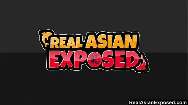 Vroči RealAsianExposed - Two Asian hotties dildo fuck each others wet pussies topli filmi