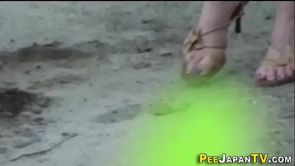 Sıcak Asian babe pees outdoors Sıcak Filmler
