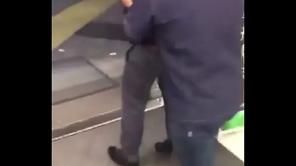 Japanese pissing Shameless Japanese exposed Standingpee in convenience store Films chauds