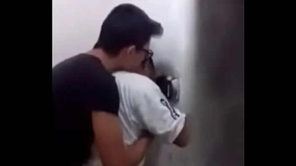 热Corinthians fan giving in the bathroom温暖的电影