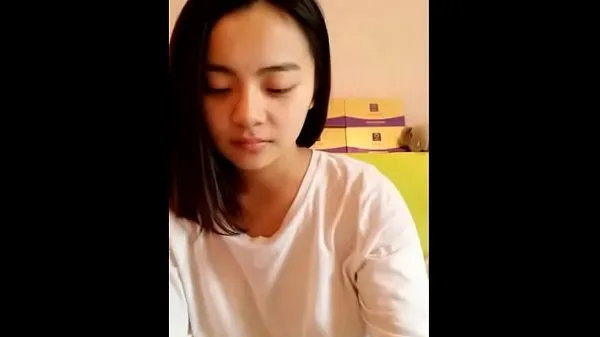 Young Asian teen showing her smooth body Filem hangat panas