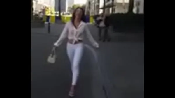 Heta 7321620 hooker walking in the street in sexy high heels and legging varma filmer