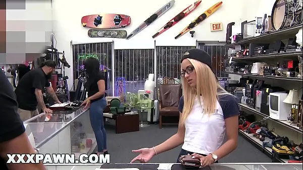 Kuumia XXXPAWN - Uma Jolie Paying Dues To Get Her Ring Back From Pawn Shop lämpimiä elokuvia