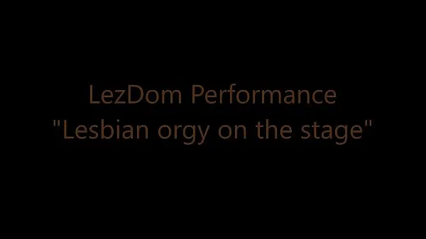 Kuumia Lesbian orgy on stage by Musa Libertina, Yelena Vera and 2 girls lämpimiä elokuvia