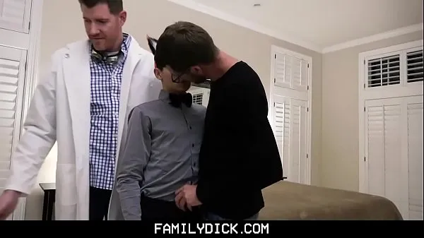 Sıcak FamilyDick - Young trick or treater gets fucked by Stepdad and his buddy Sıcak Filmler