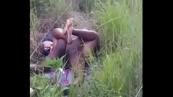 Hotte Black Girl Fucked Hard in the bush. Get More at varme filmer