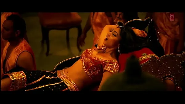 ภาพยนตร์ยอดนิยม Shriya Saran Nipple slip song เรื่องอบอุ่น