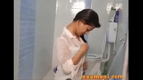 Film caldi Hot girl Seducente Guarda il bagno sceencaldi
