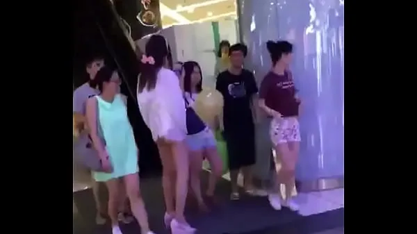 Asian Girl in China Taking out Tampon in Public Filem hangat panas