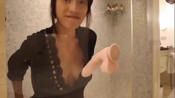 Gorące Webcam Teen Showering with dildo - See more onciepłe filmy