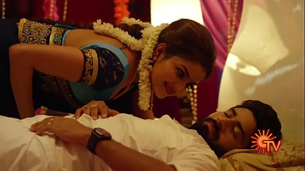 Nandhini Serial Nithya Ram Hot Seducing Moves with Cleavage Show Film hangat yang hangat