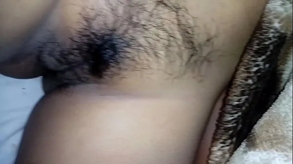 Hotte Showing my wife's hairy vagina varme film