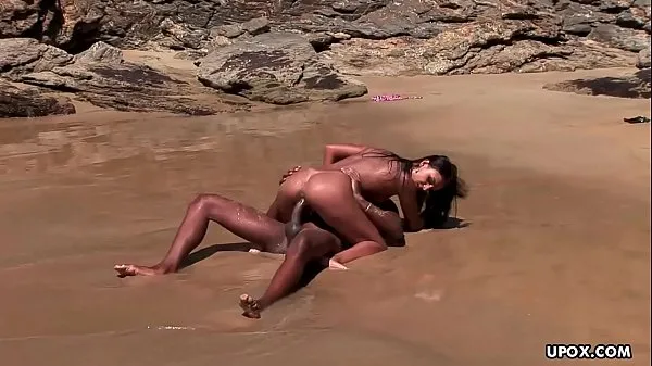 گرم Fucking on the beach with a black dude's rock hard cock گرم فلمیں