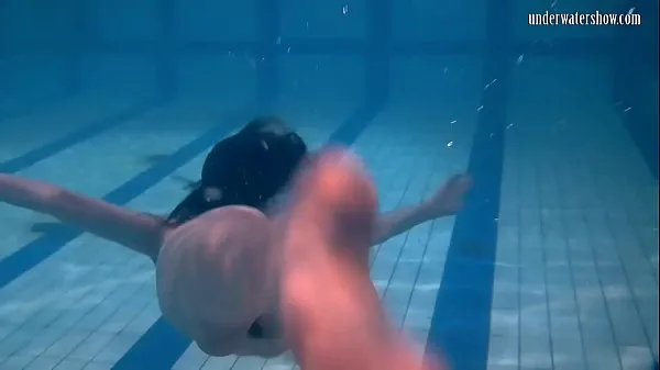 Vroči Ivetta having fun in the pool and makes you wanna watch her topli filmi