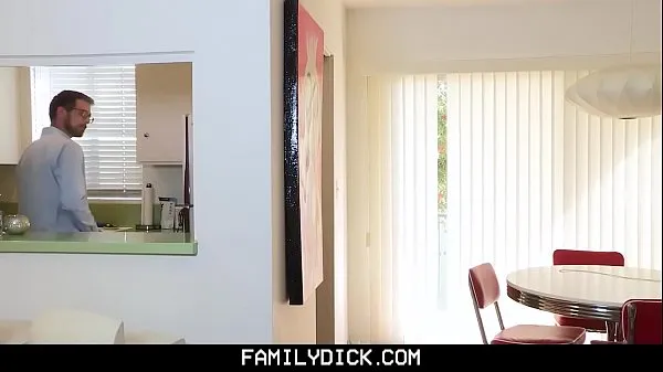 Kuumia FamilyDick - Tiny twink learns how to fuck his stepdad’s tight hole lämpimiä elokuvia