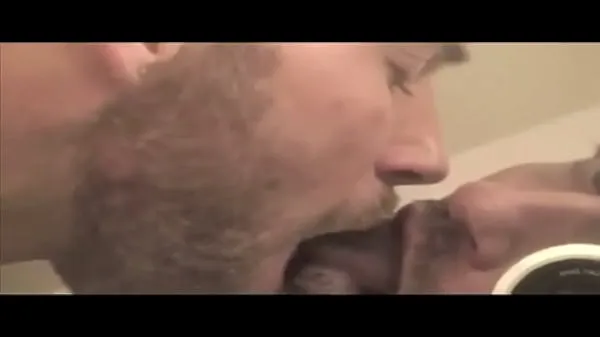 Tiery B Spit Kissing (close ups Filem hangat panas