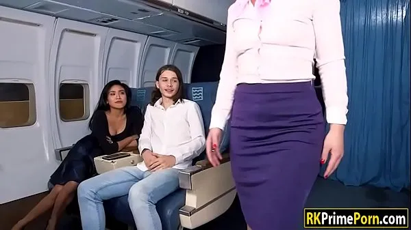 Flight attendant Nikki fucks passenger Film hangat yang hangat