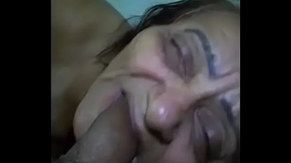 Hotte cumming in granny's mouth varme film