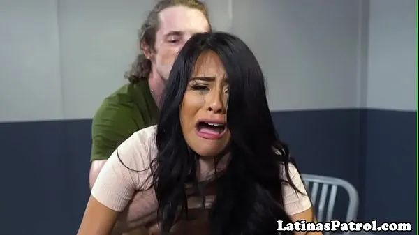 Hotte Undocumented latina drilled by border officer varme film