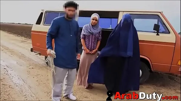 أفلام ساخنة Goat Herder Sells Big Tits Arab To Western Soldier For Sex دافئة