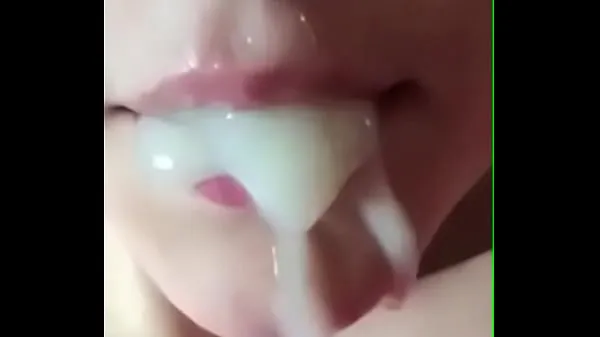 Hotte ending in my friend's mouth, she likes mecos varme film