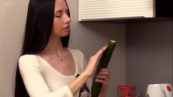 Gorące Russian real teen Veronica Snezna in the kitchen amateur solociepłe filmy