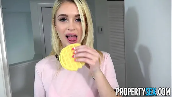 PropertySex - Hot petite blonde teen fucks her roommate Filem hangat panas
