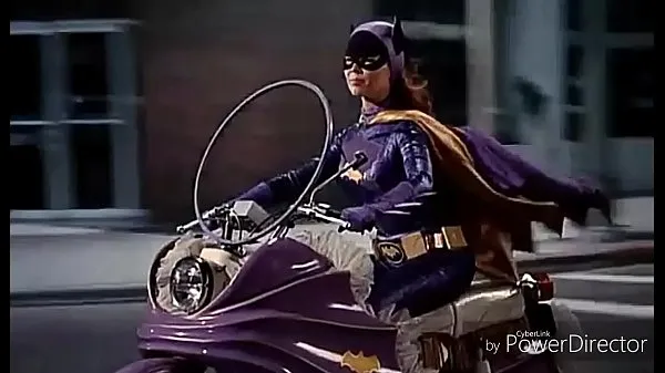 뜨거운 Batgirl Begins 따뜻한 영화