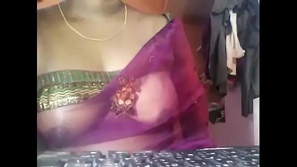 Películas calientes Indian aunty showed tits on chat cálidas