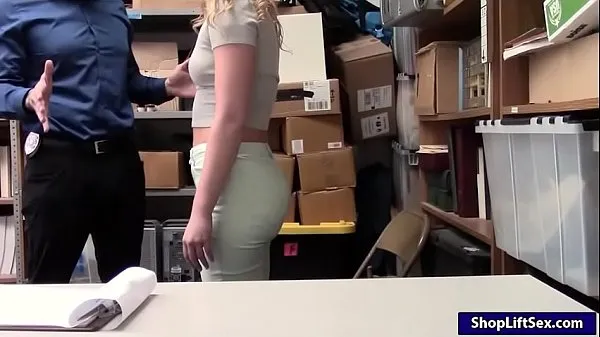 Hete Blonde shoplifter screwed in LP office after stripsearch warme films